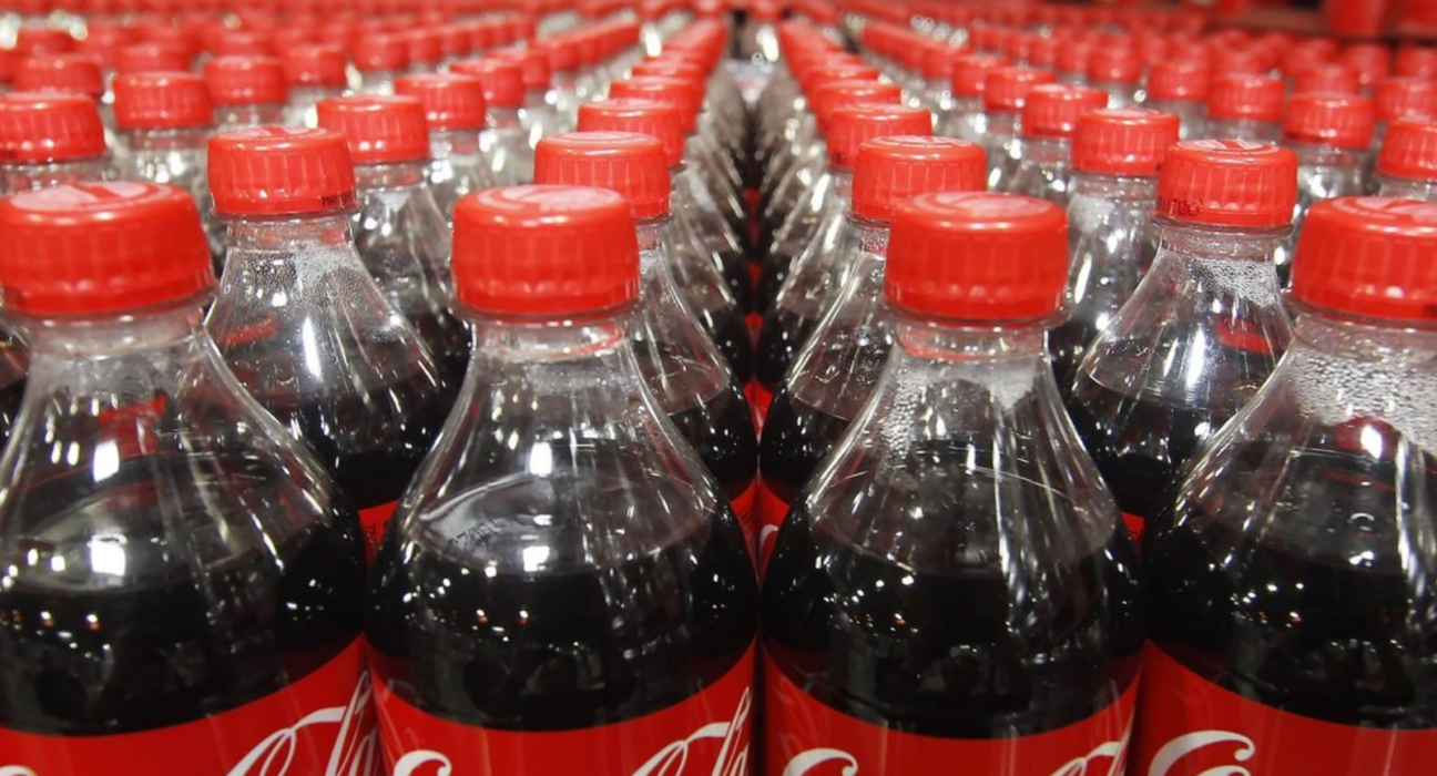 Coca-Cola pažadai: dvejų metų siekis daugiau daugkartinių pakuočių liko tik žodžiai