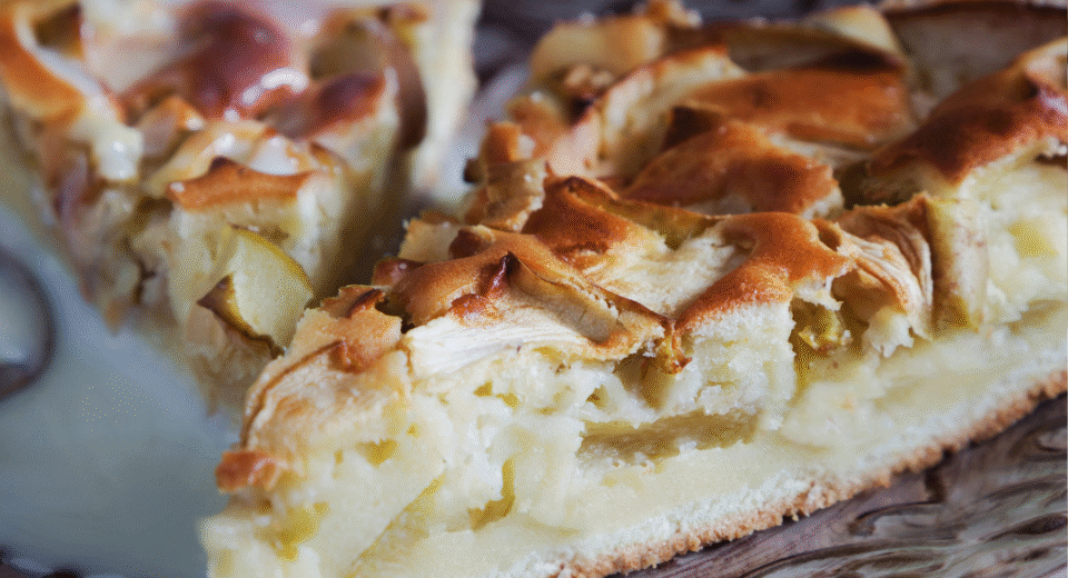 obuoliu pyragas su kondensuotu pienu​