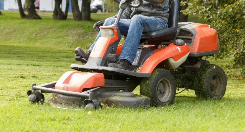 sodo traktoriukai​