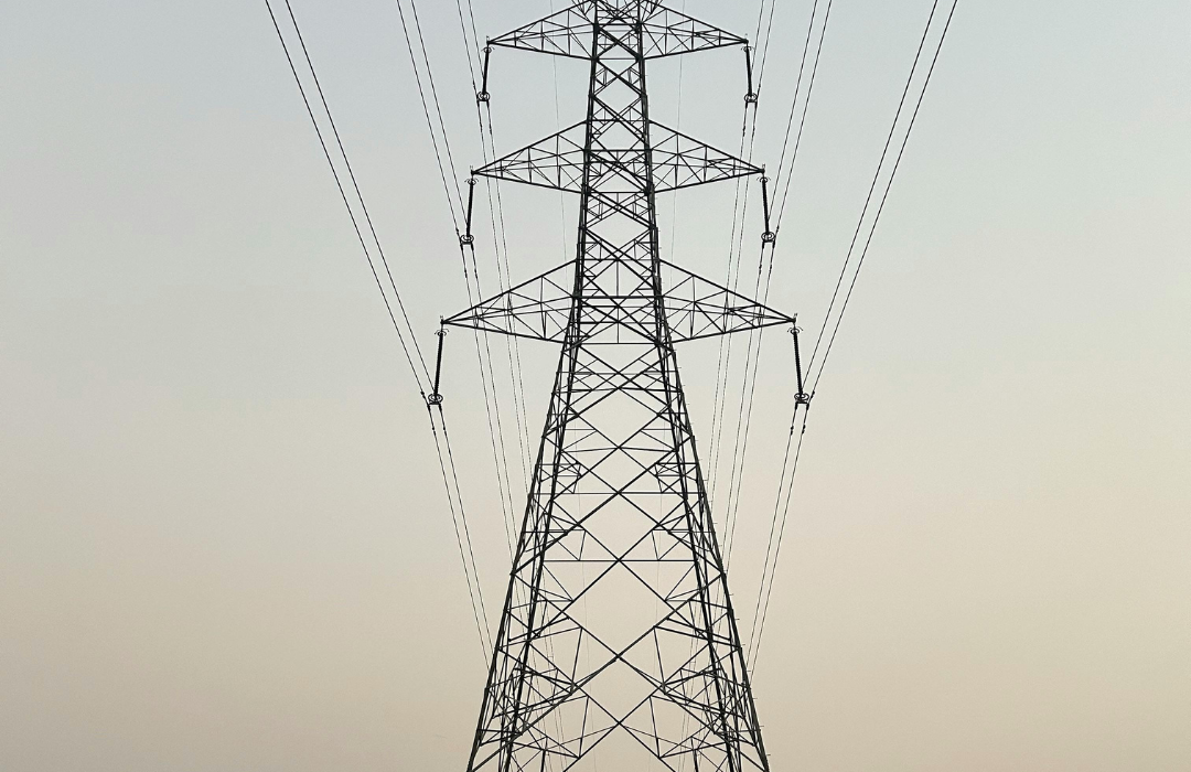 Elektros kainos toliau mažėja, naftos ir gamtinių dujų kainoms įtakos gali turėti įvykiai Artimųjų Rytų regione