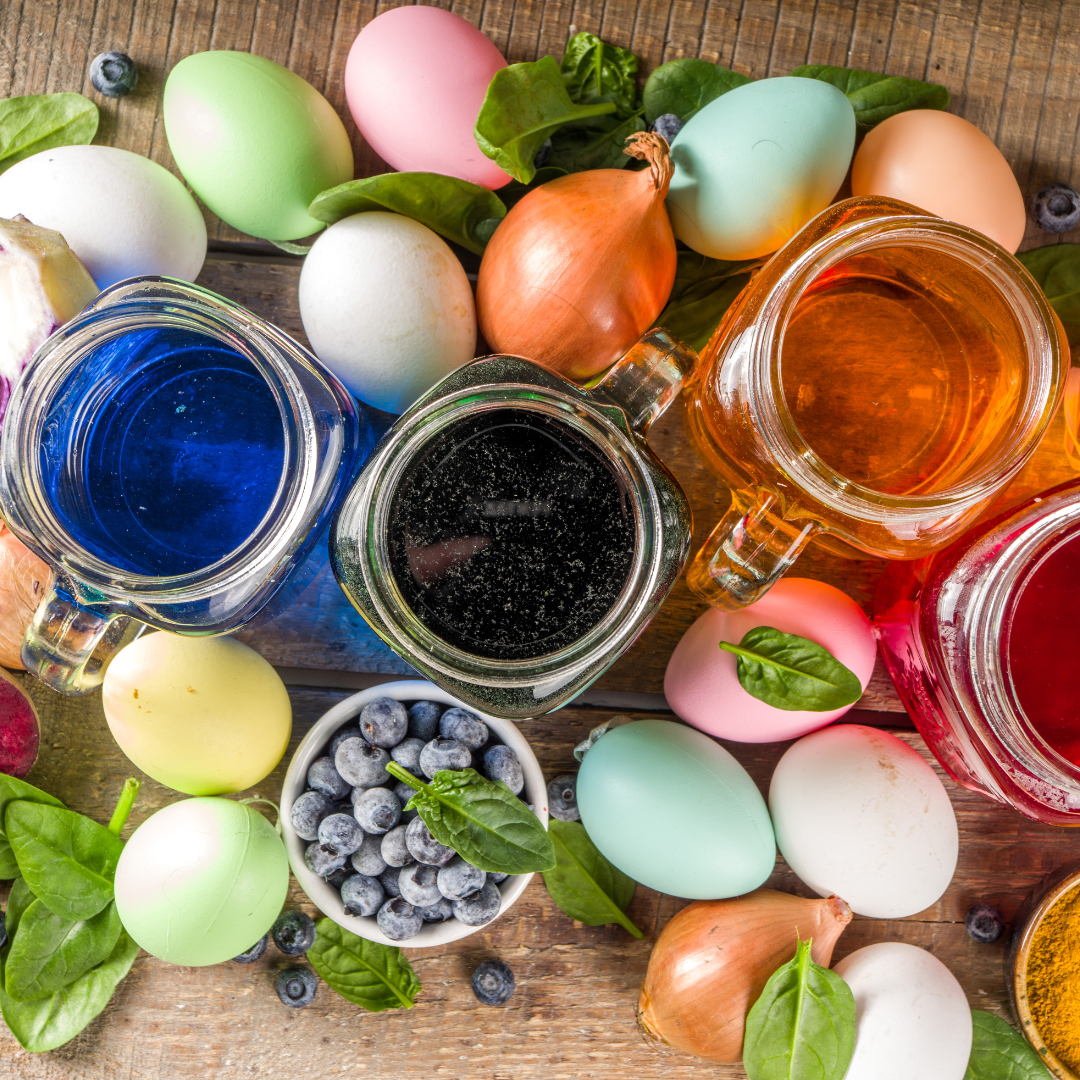 Natūralūs kiaušinių dažymo būdai: tradicijos, mokslas ir kūryba