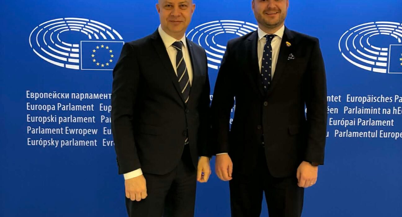 eb447972 9c1e 4d9d 9bc5 b6060991a664