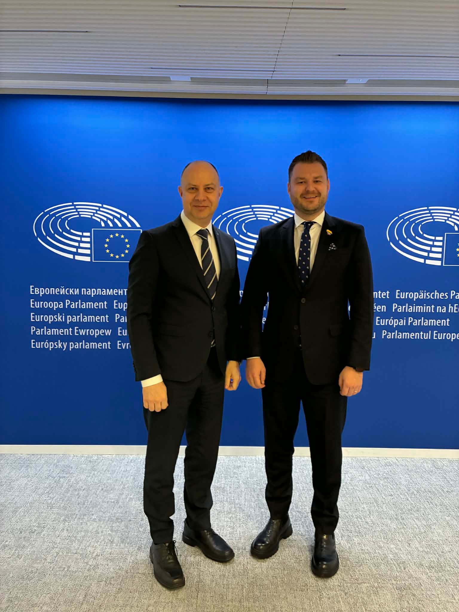 eb447972 9c1e 4d9d 9bc5 b6060991a664