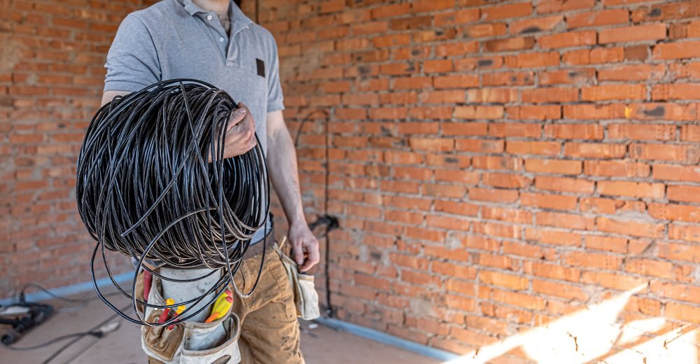 Kaip elektriko paslaugos padeda užtikrinti saugų energijos naudojimą?